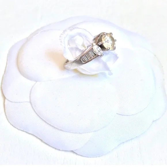 VINTAGE PLATINUM DIAMOND RING ROUND STONE MARQUISE - Picture 4 of 16